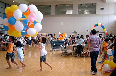 8日、三条市で開かれた第7回災害復興祈念事業「子どもの遊びのひろば」