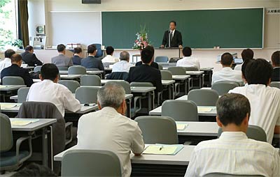 18日開かれた中小企業大学校三条校の受講企業経営者の会の総会