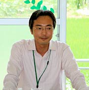 三条版こどもの森の開設に向けて調整に入ったことを話す国定市長