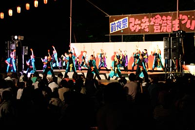 24日行われた弥彦燈籠まつりの前夜祭のステージイベント