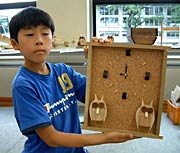 盤面をフクロウで飾った時計を作った植木君