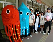 タコ、イカ、ドジョウの着ぐるみも