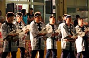 木やりを披露する「吉神会」