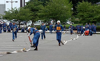 29日開かれた第1回三条市長杯争奪三条市消防団小型ポンプ操法競技会