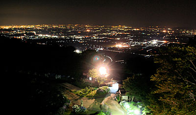 1日の弥彦山頂で夜景と満天の星空観察「夜景&星空クルーズ」、新潟市方面の夜景