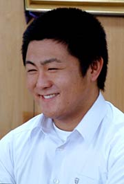 はにかむ川上選手