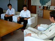 国定市長と話す2選手
