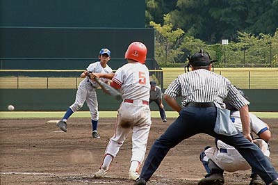 26日行われた第3回三条市少年野球大会Aブロック決勝の西小野球少年団隼-スーパーキッズ裏館戦
