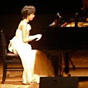 近山朱里さんのピアノ演奏