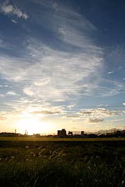6日午前5時47分、上須頃地内で撮影の朝焼け