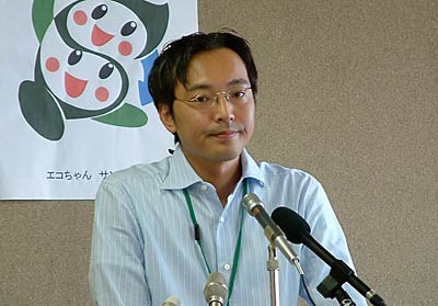 11日、定例記者会見を行う国定三条市長
