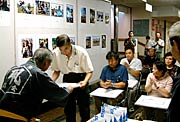 13日行われた第25回越後三条凧合戦写真コンテストの表彰式
