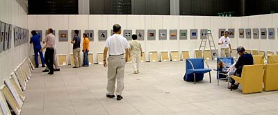 24日までリサーチコアで開かれているキャノンフォトクラブ新潟県央支部の創設10周年記念作品展