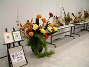 「花游空間」の生け花が華を添える