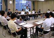 抱負を発表する派遣生