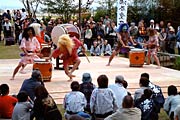 分水太鼓を演奏する鬼たち