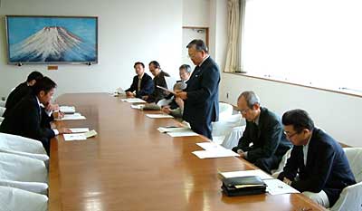 五十嵐川改修工事の影響を受けている三条市の中心市街地の支援措置を市に要望する三条商工会議所