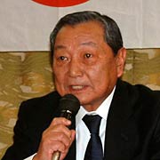 続投が決まった山崎会頭