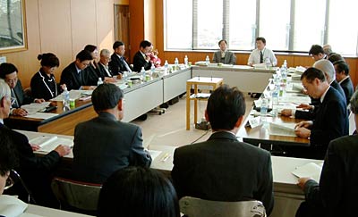 7日開かれた三条市教育制度等検討委員会