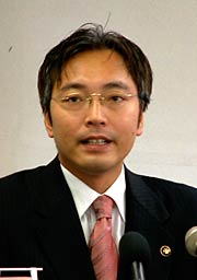 会見する国定三条市長