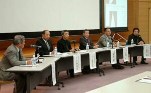 22日開かれた県央地域地場産業振興センター設立20周年記念事業「新潟DNAフォーラム」のパネルディスカッション