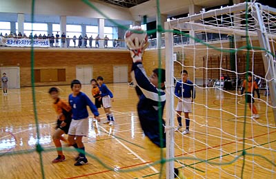 24、25の2日開かれた第8回栄ライオンズクラブ杯争奪しらさぎ少年フットサル大会