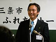 参加者の質問や意見に率直に答える国定市長