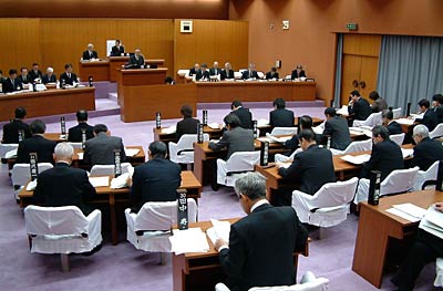 10日開会した三条市議会12月定例会