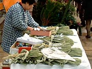 しめ縄を売る店
