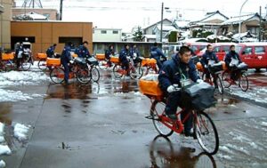 日本郵便三条支店で年賀状の元旦出発式、三条地区の元日配達は122万通