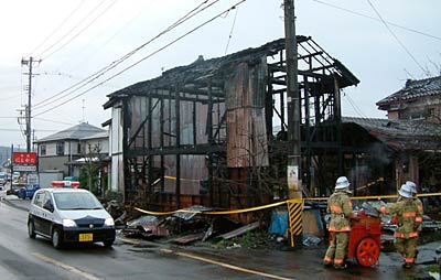 作業小屋など3棟が燃えた火災現場