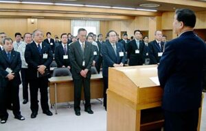 小林燕市長が職員に新年の訓示、子（ね）年にちなんで原点回帰を