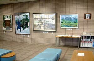 三条市栄庁舎玄関ホールに絵画展示「三条の作家達」