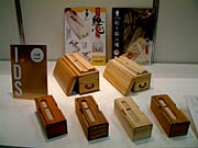 IDS賞の鰹節削り器(鰹箱)=(有)高三