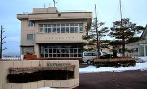 集団風邪で28日は3年生の給食後放課、29、30日の学年閉鎖も決めた上林小学校