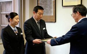2件で計180万円の振り込め詐欺被害を防いだ協栄信用組合南支店に燕署から感謝状