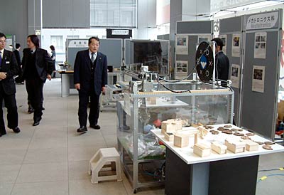 12日まで三条・燕地域リサーチコアで開かれている三条テクノスクール修了作品展