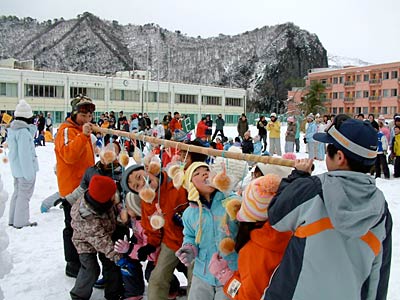 9日に森町小で行われたかもしか雪祭り