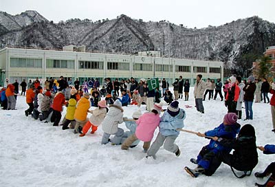 雪上つなひき