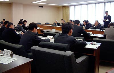 20日開かれた三条市の平成20年度当初予算案概要説明会
