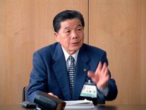 燕市の平成20年度当初予算案を発表する小林市長