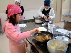 三条市勤労青少年ホームで生ごみ半減アイデア料理教室