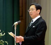 式辞を述べる森校長