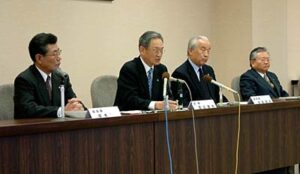 会見する三条商工会議所の正副会頭