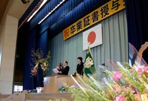 三条市立保内小学校で行われた卒業式