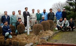 保内緑の里管理組合が菊咲奥丁字桜の苗木10本を三条市に寄付、保内公園に植樹