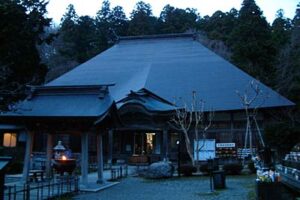30日に燕市・国上寺で初めて合同の人形供養