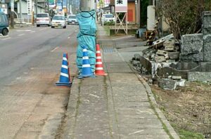 30日早朝、三条市内で車がブロック塀などに衝突、運転の男性が死亡