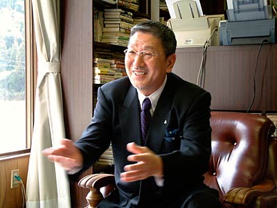 水田機能による温暖化対策とコメの品質向上」の研究を説明するNPO全国法人ごはん科学研究所・高野雅志理事長