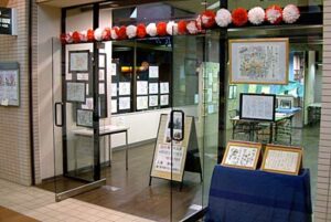 三条市・パルムの空き店舗や通路を貸し出す「スクランブル広場事業」がスタート、5日から「江口昭 その人と作品展」